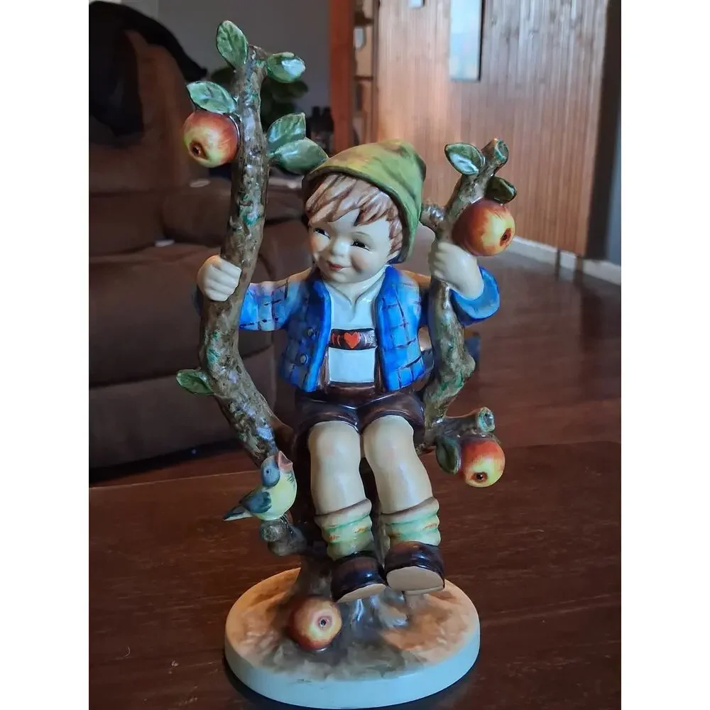 Hummel Goebel Figurine APPLE TREE BOY 142/V TMK 4 Made in Germany